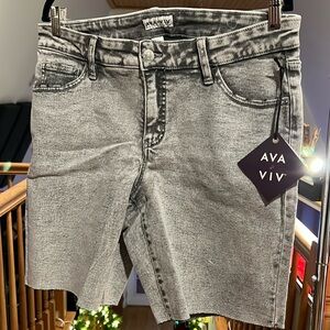 NWT AVA & VIV Women 14w Gray Acid Wash shorts